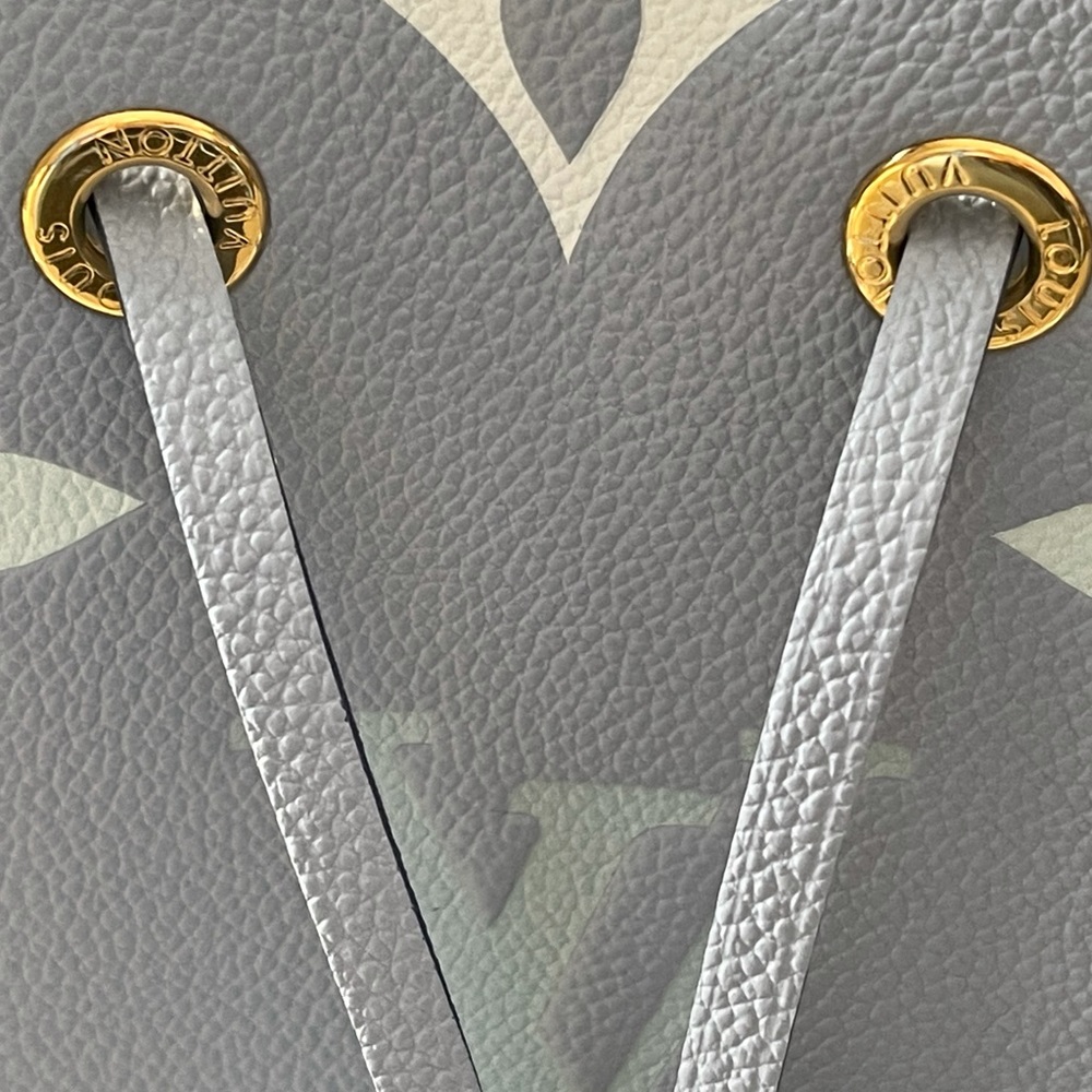 ❌SOLD❌ Louis Vuitton NeoNoe BB in Empreinte Leather - Picture 8 of 12
